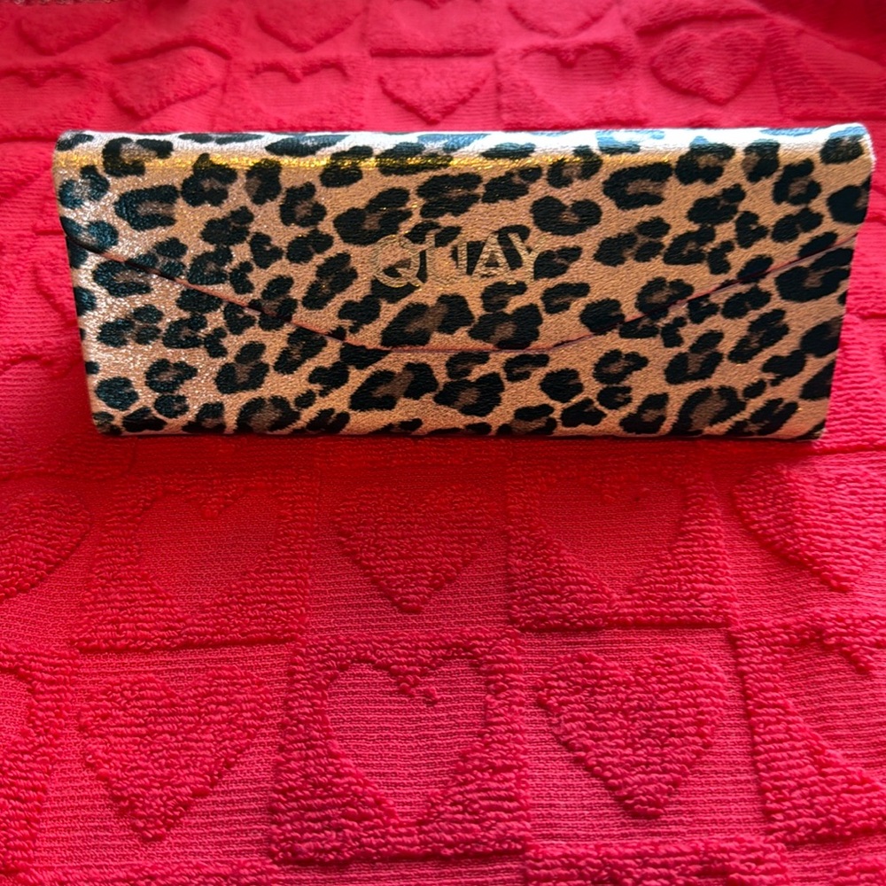 LIKE NEW ONE CASE QUAY!!